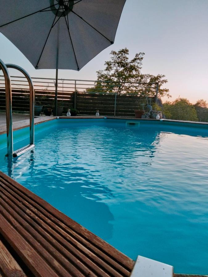 Chambre Familiale Anna "Mon Lit Au Pre" , Jusqu'A 4 Adultes Et 2 Enfants Avec Piscine Familles, Couples Ou Femmes Seulement Pontours Exterior photo